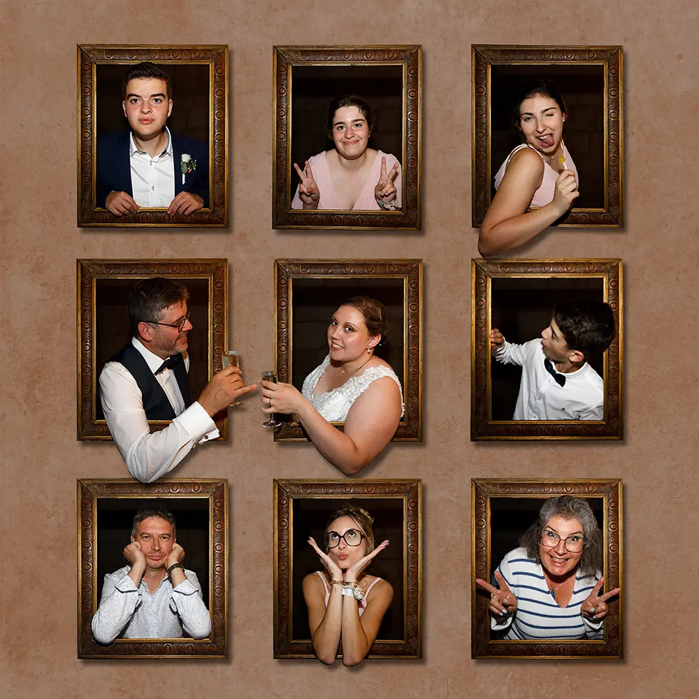 Photo de groupe mariage originale | Photographe Arras Photo de groupe humoristique de la famille et des amis des mariés posant dans des cadres. Le couple de jeunes mariés est au centre, entouré de leurs proches dans une pose amusante et décalée. Un souvenir de mariage unique capturé par un photographe de portrait.
