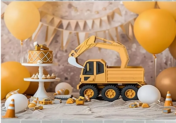 Fond photo représentant une table d'anniversaire avec des gateaux, une grue, des ballons. L'ensemble est dans les tons jaunes.