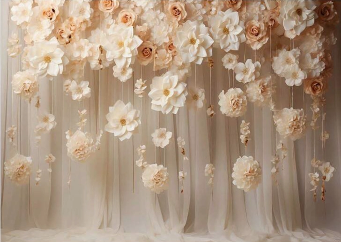 Fond photo représentant un voilage avec des fleurs suspendues devant. Les couleur sont dans les tons beiges.