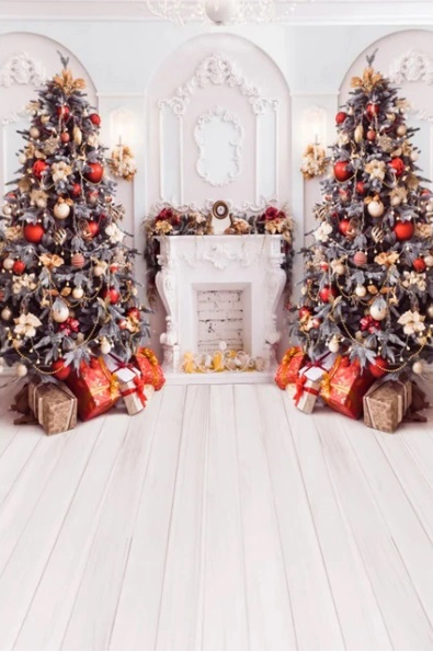 Fond photo représentant un intérieur blanc, avec une cheminée blanche. De chaque coté, il y a un saîn avec des décorations rouges et des cadeaux à leur pied.