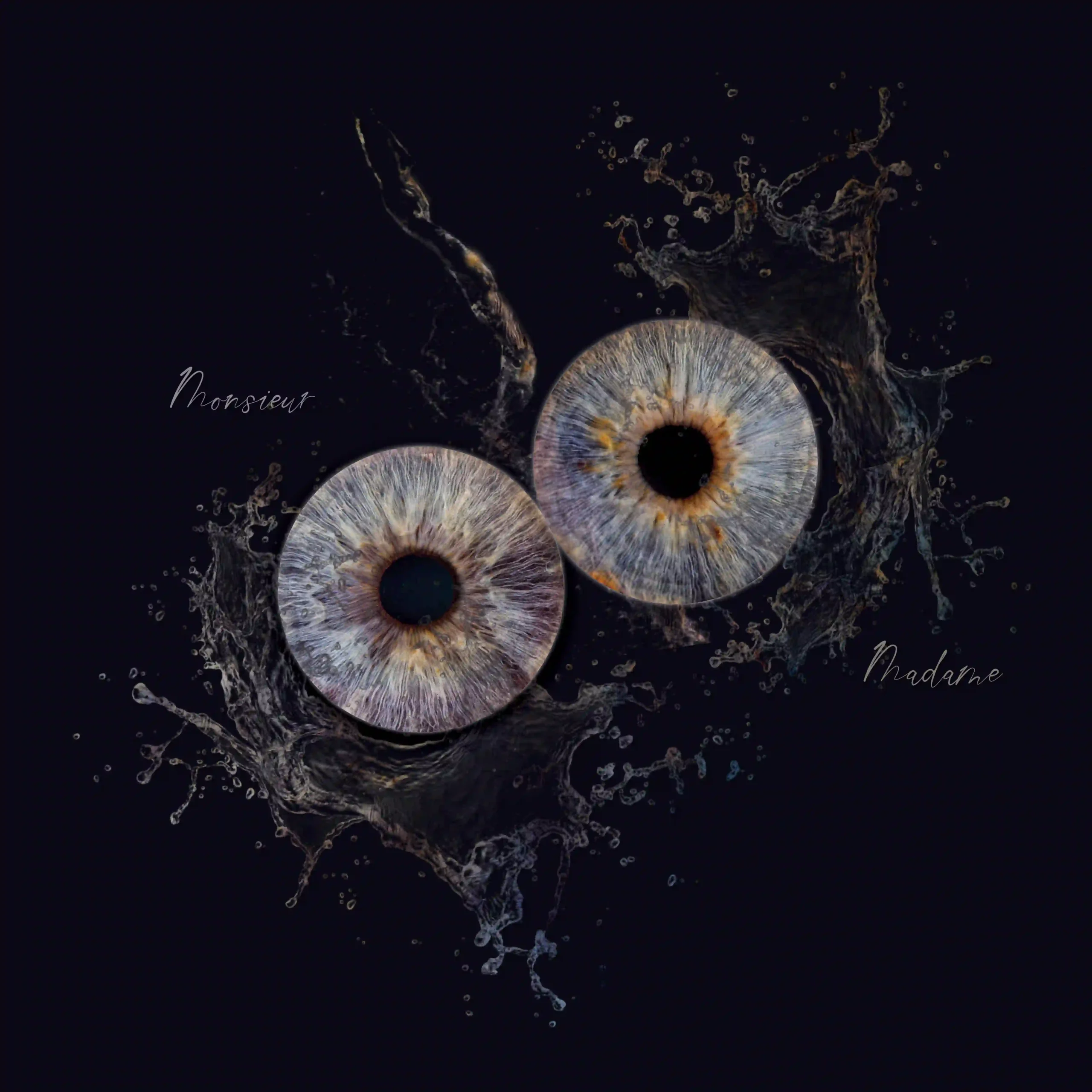Gros plan d'un iris humain avec des détails complexes en bleu, marron et jaune, entouré de paillettes brillantes et argentées sur un fond noir. L'image met en valeur la beauté unique de l'œil.